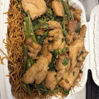 Kapolei Chinese Restaurant - Minute Chicken with Crispy Noodles - Chinese Near Me - Kapolei, Hawaii