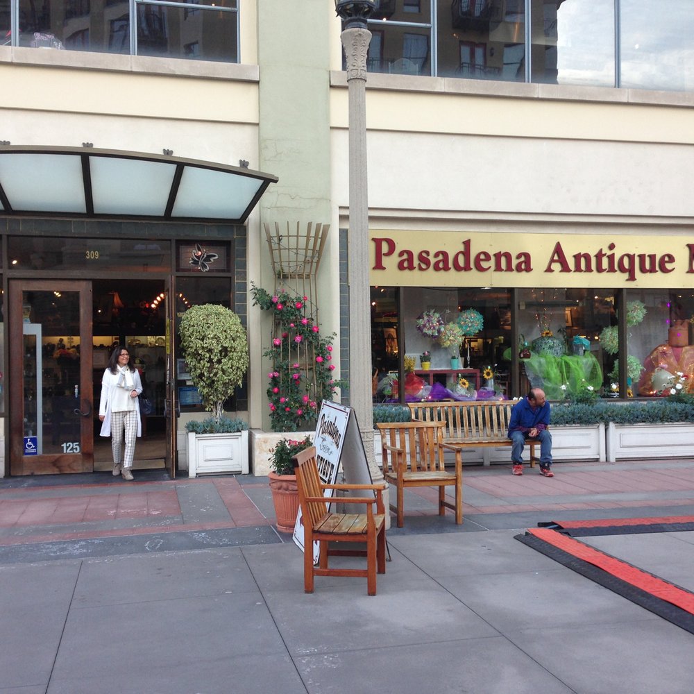 Pasadena Antique Mall - Antiques Near Me - Pasadena, California