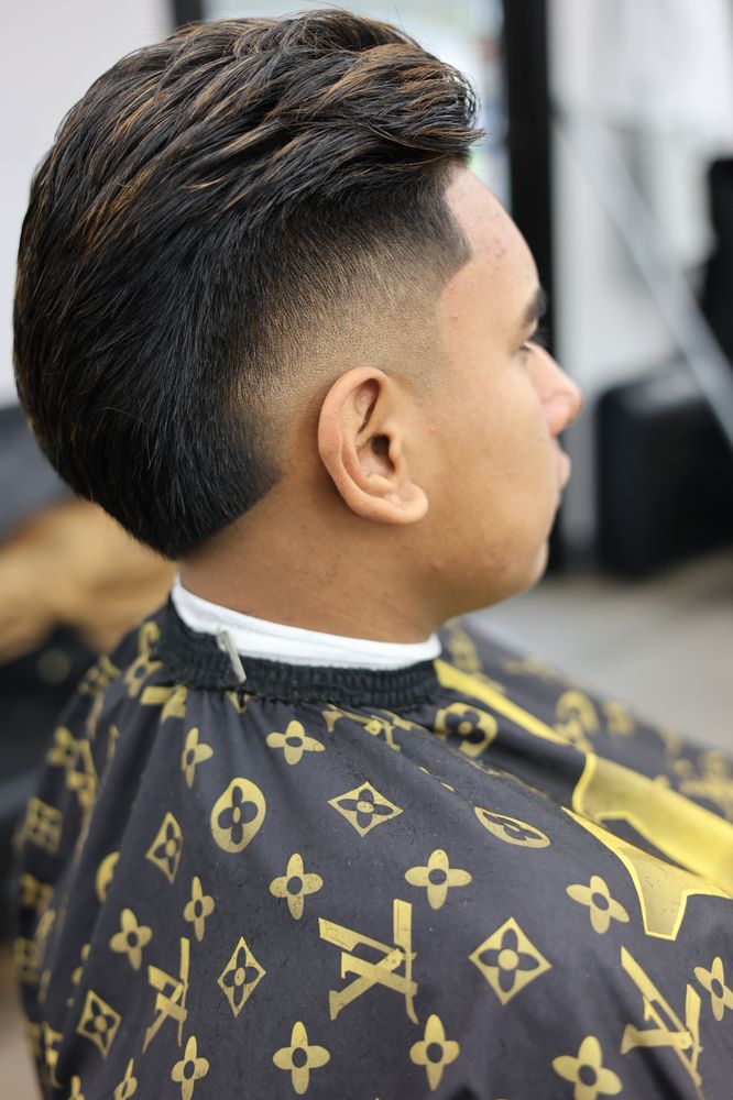 Wayne's Barbershop Logo