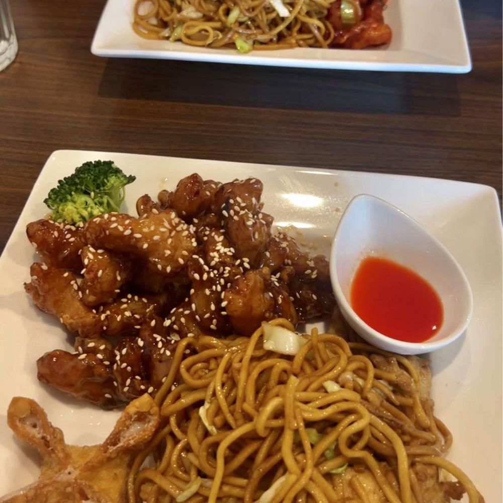 Rice Express - Sesame Chicken with Chicken Chow Mein - Chinese Near Me - Folsom, California Rice Express - Sesame Chicken with Chicken Chow Mein - Chinese Near Me - Folsom, California