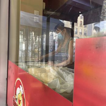 Happy Nouilles - Lady making fresh noodles on the window - Chinese Near Me - Paris, 75 Happy Nouilles - Lady making fresh noodles on the window - Chinese Near Me - Paris, 75
