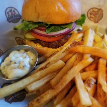 3 Brasseurs - Burger is basic. Not fancy. OK. - Pubs Near Me - Montreal, Quebec 3 Brasseurs - Burger is basic. Not fancy. OK. - Pubs Near Me - Montreal, Quebec