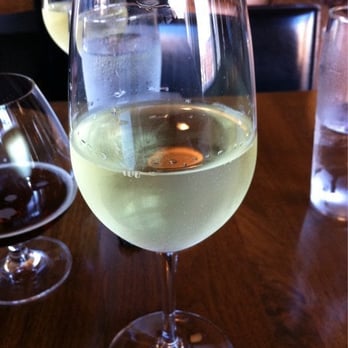 Hinterland Brewery - White wine pour - New American Near Me - Green Bay, Wisconsin
