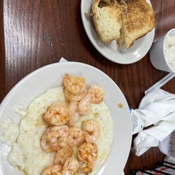 The grits were perfect and the sour dough bread was excellent with the gravy
