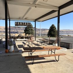 Vantage Coffee - Outdoor seating