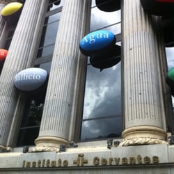 Instituto Cervantes - Frontal con palabras