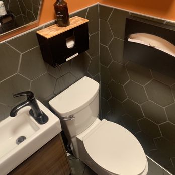 Art's Corner Cafe - Clean, cut & tidy. All gender restroom. - Breakfast & Brunch Near Me - Ventura, California