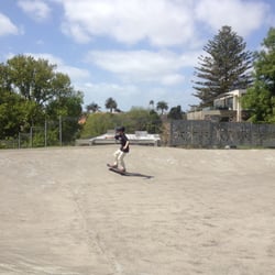 Little Rangitoto Reserve - Skate park for advanced and beginner skaters. Kids on bikes and scooters too! Something for everyone.