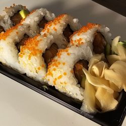 Sushi Ten - Inside Out mit Lachs u Avocado