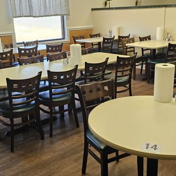 Andrew's Family Restaurant - tables and chairs - American Near Me - Wingate, North Carolina Andrew's Family Restaurant - tables and chairs - American Near Me - Wingate, North Carolina