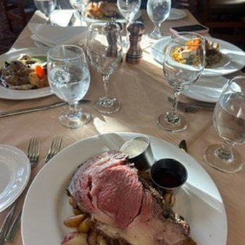 Many Glacier Hotel - Table - Hotels Near Me - Browning, Montana Many Glacier Hotel - Table - Hotels Near Me - Browning, Montana