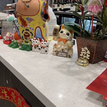 Royal Wok - The front of the counter to pay or pickup orders. - Chinese Near Me - Orange, California