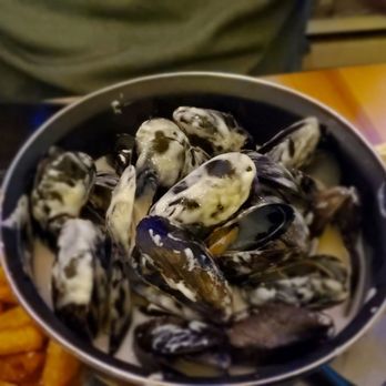 Bistro St-Malo - Mussels with mustard and cheese sauce - Bistros Near Me - Quebec City, Quebec