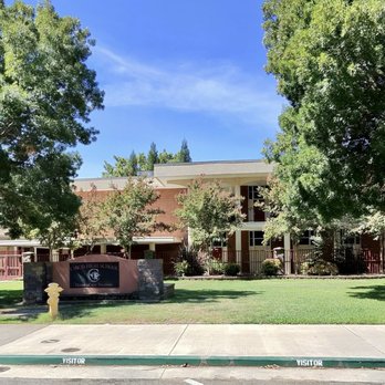 Chico High School - Esplanade view of the front of Chico High School - Middle Schools & High Schools Near Me - Chico, California Chico High School - Esplanade view of the front of Chico High School - Middle Schools & High Schools Near Me - Chico, California