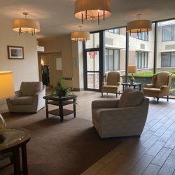 Clarion Inn Elmira Horseheads - Comfortable lobby.