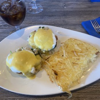 Polo’s Corner - Crab Benedict with side of hash browns - New American Near Me - Livermore, California Polo’s Corner - Crab Benedict with side of hash browns - New American Near Me - Livermore, California