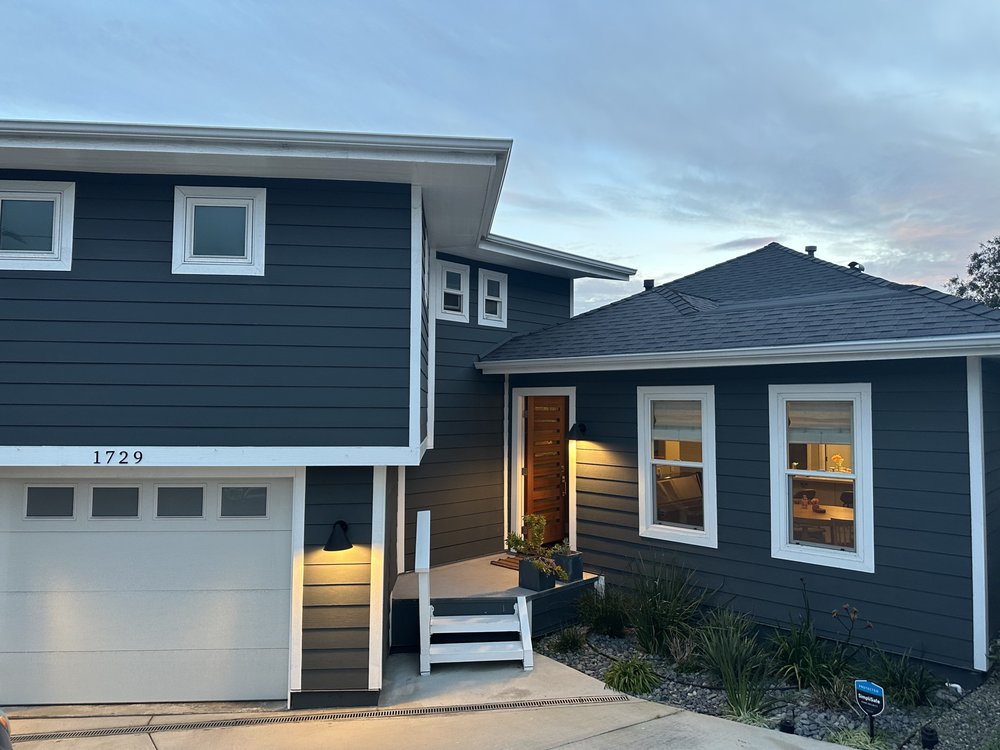 Slide of Van Lund Roofing and Solar