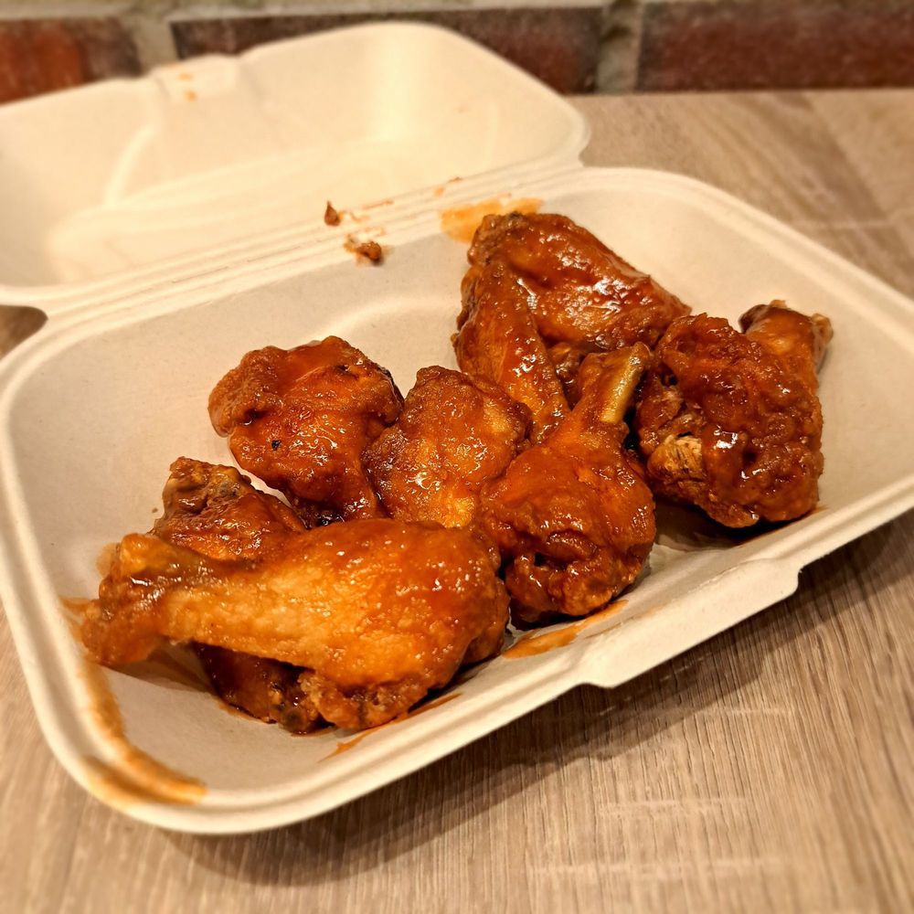 Mac N’ Wings Logo