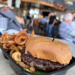 South Beach Yacht Club - Burger