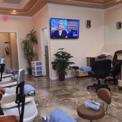 Braelinn Nails - TV to watch