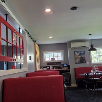 1MTN - Nice spacious dining area - Comfort Food Near Me - Dover, Vermont 1MTN - Nice spacious dining area - Comfort Food Near Me - Dover, Vermont