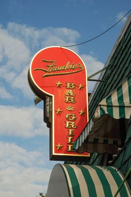 Frankie's Bar & Grill by null