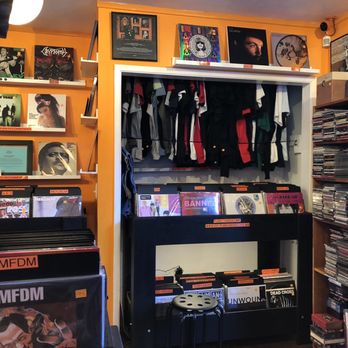 Vinyl Junkies - Selection of shirts, CDs and records - Vinyl Records Near Me - San Diego, California Vinyl Junkies - Selection of shirts, CDs and records - Vinyl Records Near Me - San Diego, California