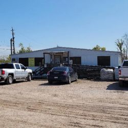 Living Earth - Living Earth - Beaumont Hwy may have a small office but the team is BIG on customer service. Stop by - everyone is welcome!