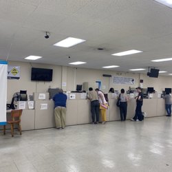 South Kingshighway License Office - Lady at license office told me to get back in line. . She was right I was wrong about pollice report