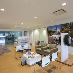 Murdock Volkswagen of Logan - Customer waiting area