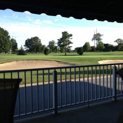 Montaup Country Club - Lunch after the round at their outdoor tables that look out at the 18th green. Food is ok.....nothing special.