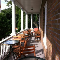 Hotel Le Rustique - Breakfast on the porch.