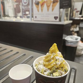 Yoga-urt - Radiant Golden Rose - Ice Cream & Frozen Yogurt Near Me - Los Angeles, California