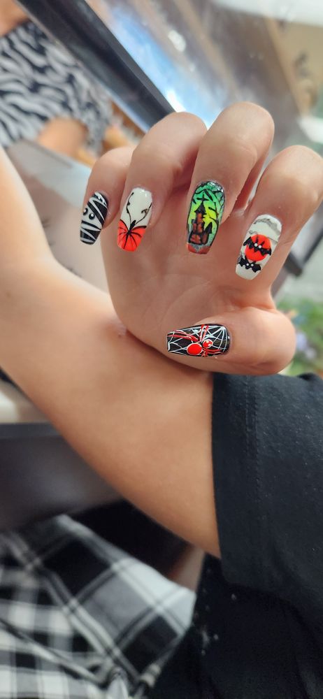Golden Nails Image