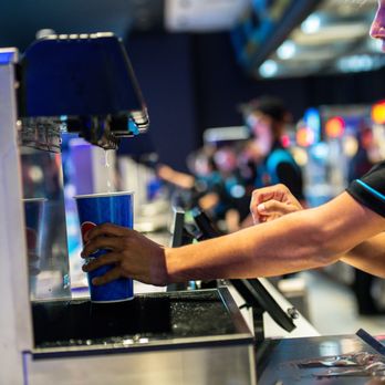 Regal Ua Parkway Place 17 Photos 11 Reviews Cinema 1075 Parkway Blvd Flowood Ms Phone Number Yelp