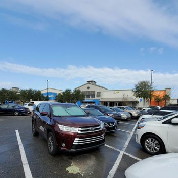Walmart Supercenter - Nov 2020: Beer, Wine & Spirits to the far right (blue entrance). Returns/Customer Service to the far left - Grocery Near Me - Lutz, Florida