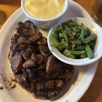 Texas Roadhouse - 12 Oz ribeye, macaroni and cheese with green beans - Barbeque Near Me - Snellville, Georgia Texas Roadhouse - 12 Oz ribeye, macaroni and cheese with green beans - Barbeque Near Me - Snellville, Georgia