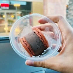 Uno Tea House - Whittwood - Chocolate Gelato Macaron.