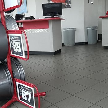 Discount Tire - Employee Desk and Receptacles - Tires Near Me - Lawrenceville, Georgia Discount Tire - Employee Desk and Receptacles - Tires Near Me - Lawrenceville, Georgia
