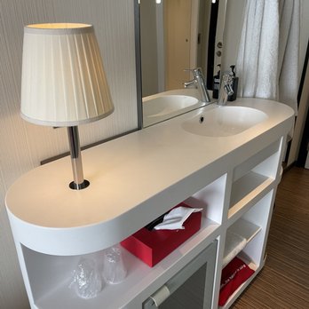 CitizenM - Wash station in room - Cocktail Bars Near Me - London, XGL