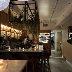 Lingo - Bar at the front of the restaurant