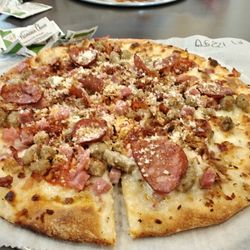 Pizza Artista - The Cajun, but with a white sauce
