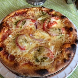 Bella Italia - Pizza Mozzarella mit extra Zwiebeln