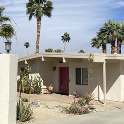 Dunn-Edwards Paints - Stucco Tan walls