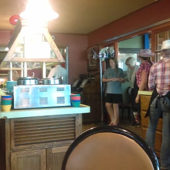 Del's Restaurant - Staff wear 10 gallon hats - Breakfast & Brunch Near Me - Tucumcari, New Mexico Del's Restaurant - Staff wear 10 gallon hats - Breakfast & Brunch Near Me - Tucumcari, New Mexico
