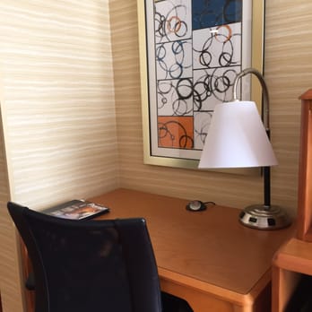 Fairfield by Marriott Inn & Suites Louisville Downtown - Desk - Hotels Near Me - Louisville, Kentucky