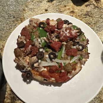 BJ's Restaurant & Brewhouse - Happy hour Sweet Pig Pizza - Personal - New American Near Me - Orlando, Florida