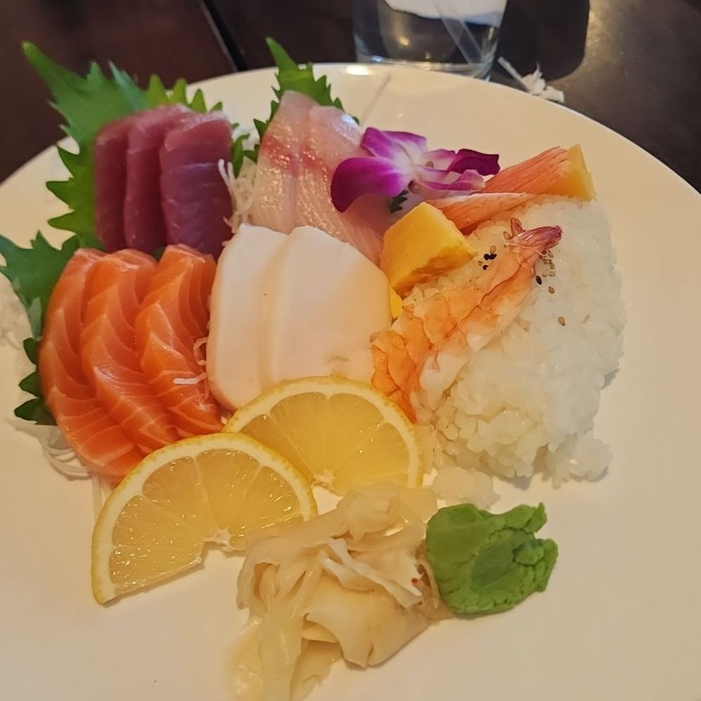 Fontana Sushi - Sushi Bars Near Me - Centennial, Colorado