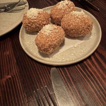 La Buca Restaurant - Italian Near Me - Vancouver, British Columbia