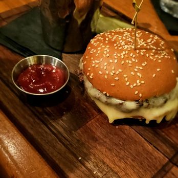 GRANVILLE - Classic Cheeseburger - New American Near Me - Burbank, California GRANVILLE - Classic Cheeseburger - New American Near Me - Burbank, California